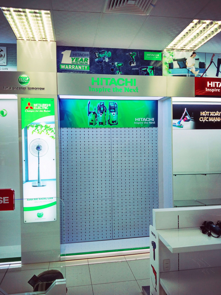 HITACHI